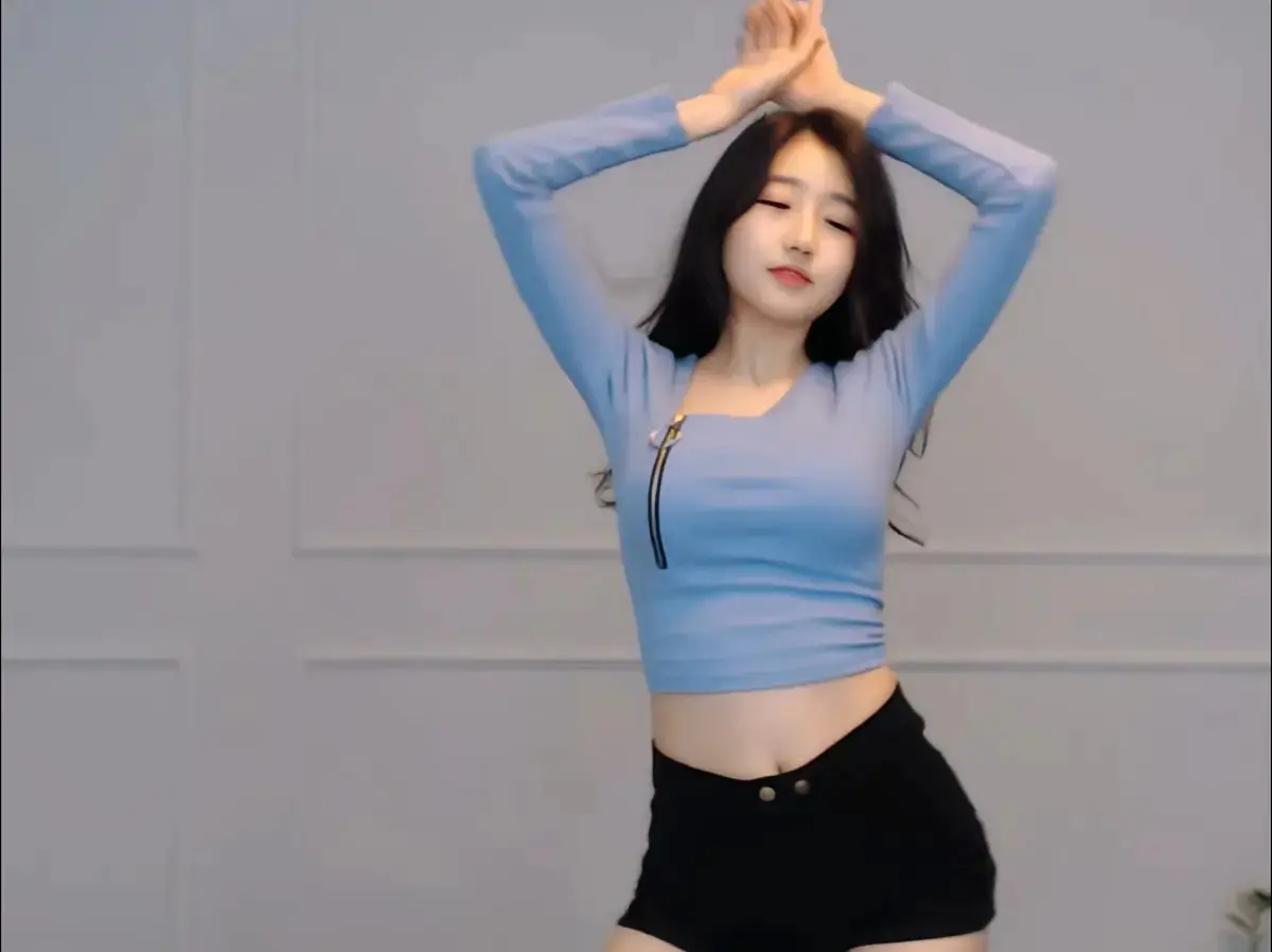 《OnlyFans每日大赛》相关资源图片