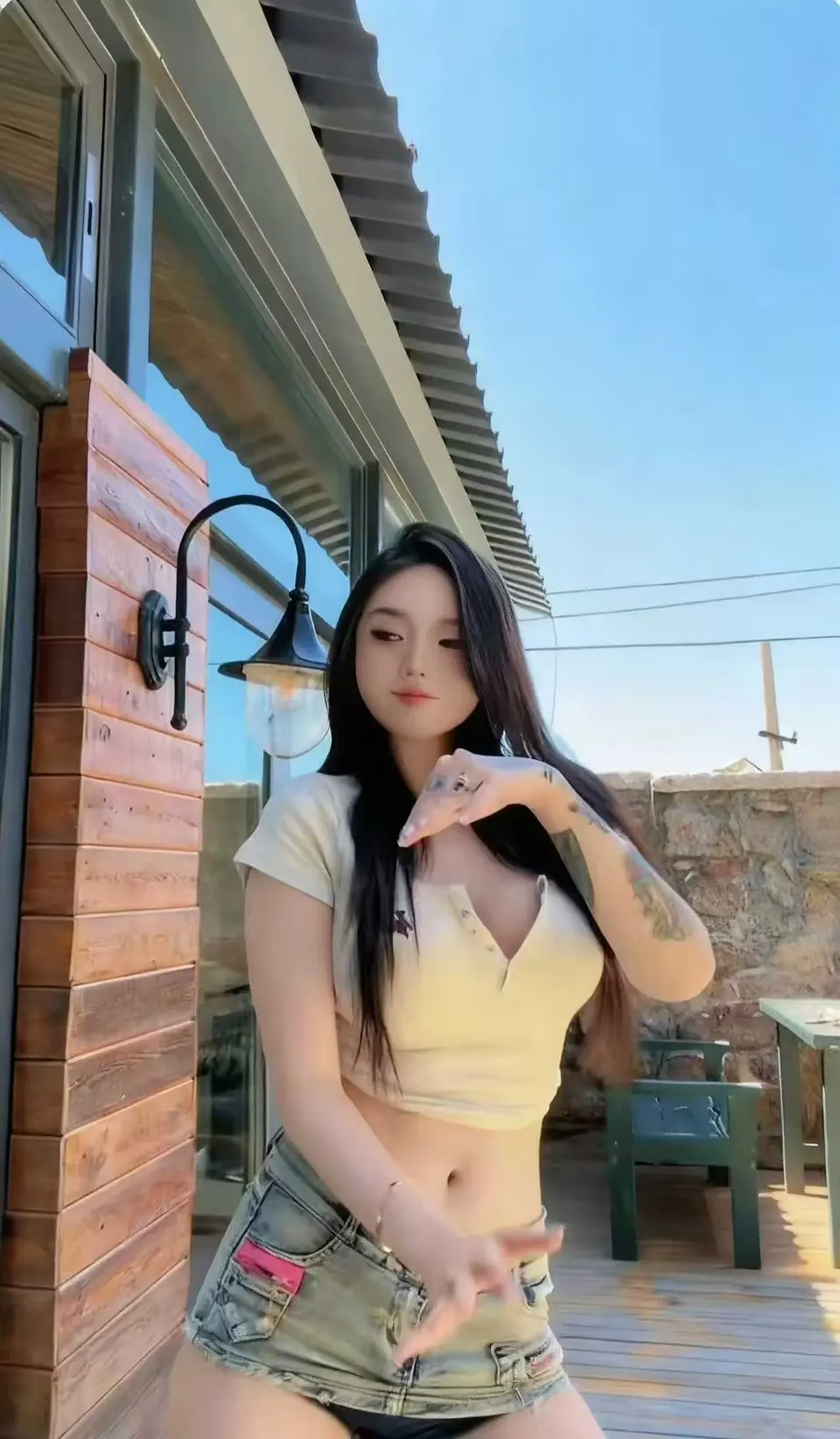 《Meena 成美男》高清全集免费在线看-无删减中文版网盘资源-便捷备份存储无广告观看-Meena 成美男一次看全集