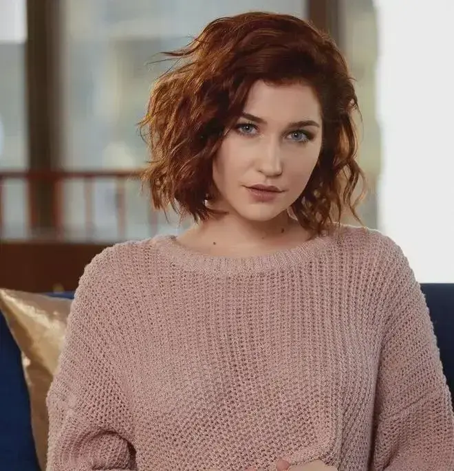 《skye blue/房产中介》全季无广告在线观看-《skye blue/房产中介》高清中字完整版-免费观看房产经纪人职场生存