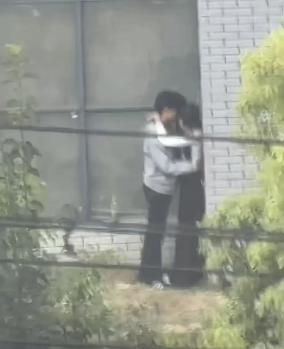 《蚌埠职教园情侣野外视频》资源下载-完整版全程实录免费鉴赏-蚌埠职教园情侣野外视频引热议