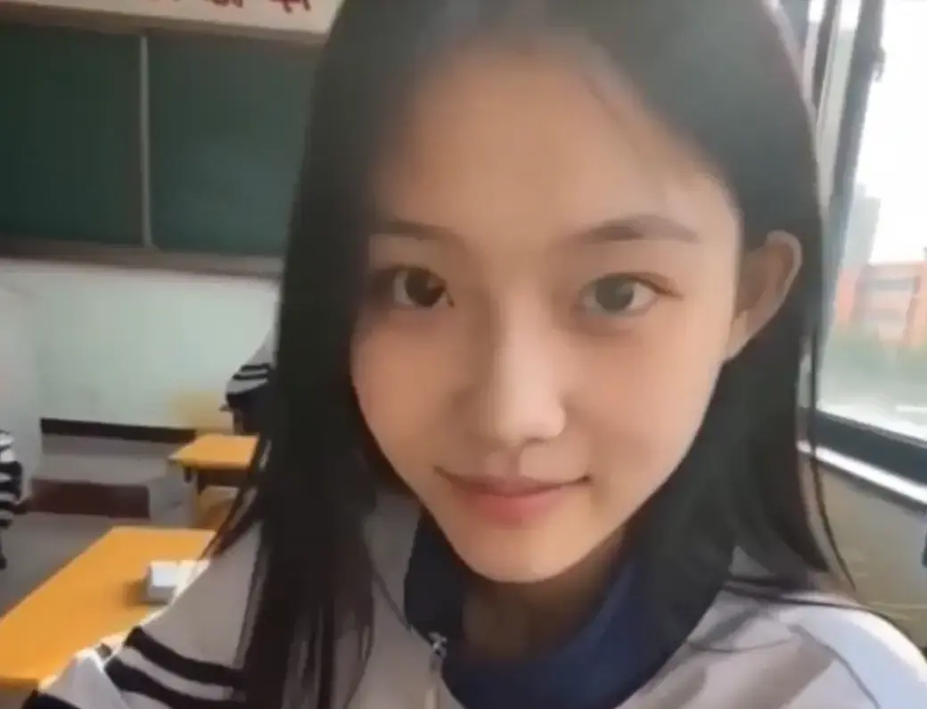 我的十八岁女友无删减版在线播放_4K蓝光高甜治愈短剧全集免费观看_黄果AI制作追完又想谈恋爱_星空影院极速加载热播推荐